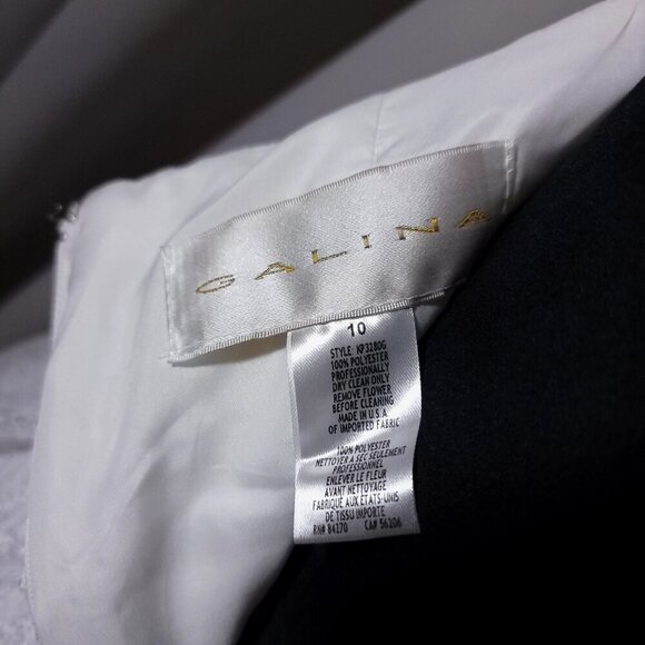 David's Bridal Galina Short and Strapless Bubble Hem White Formal Dress Size 10 - Picture 11 of 11